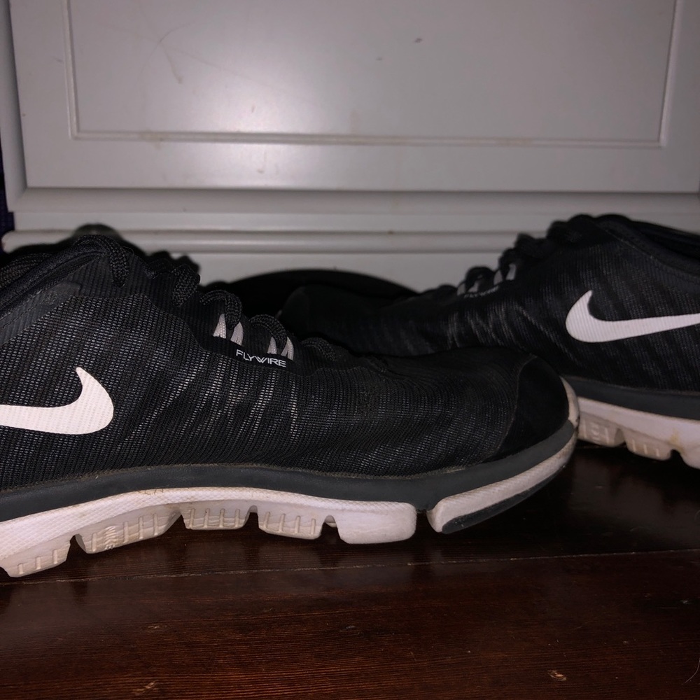 Black Women’s Nike Flywire Sneakers